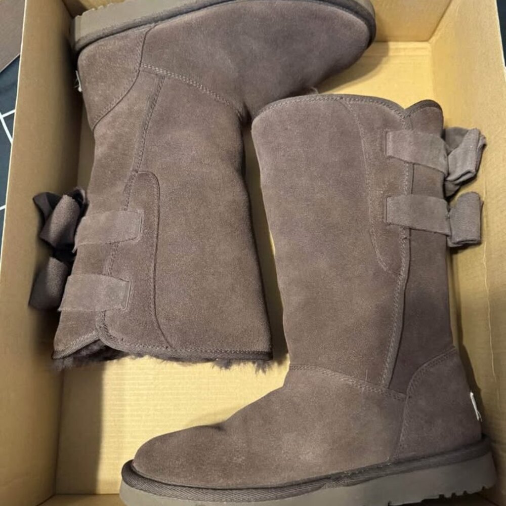 Women’s size 5 UGG’s NEW